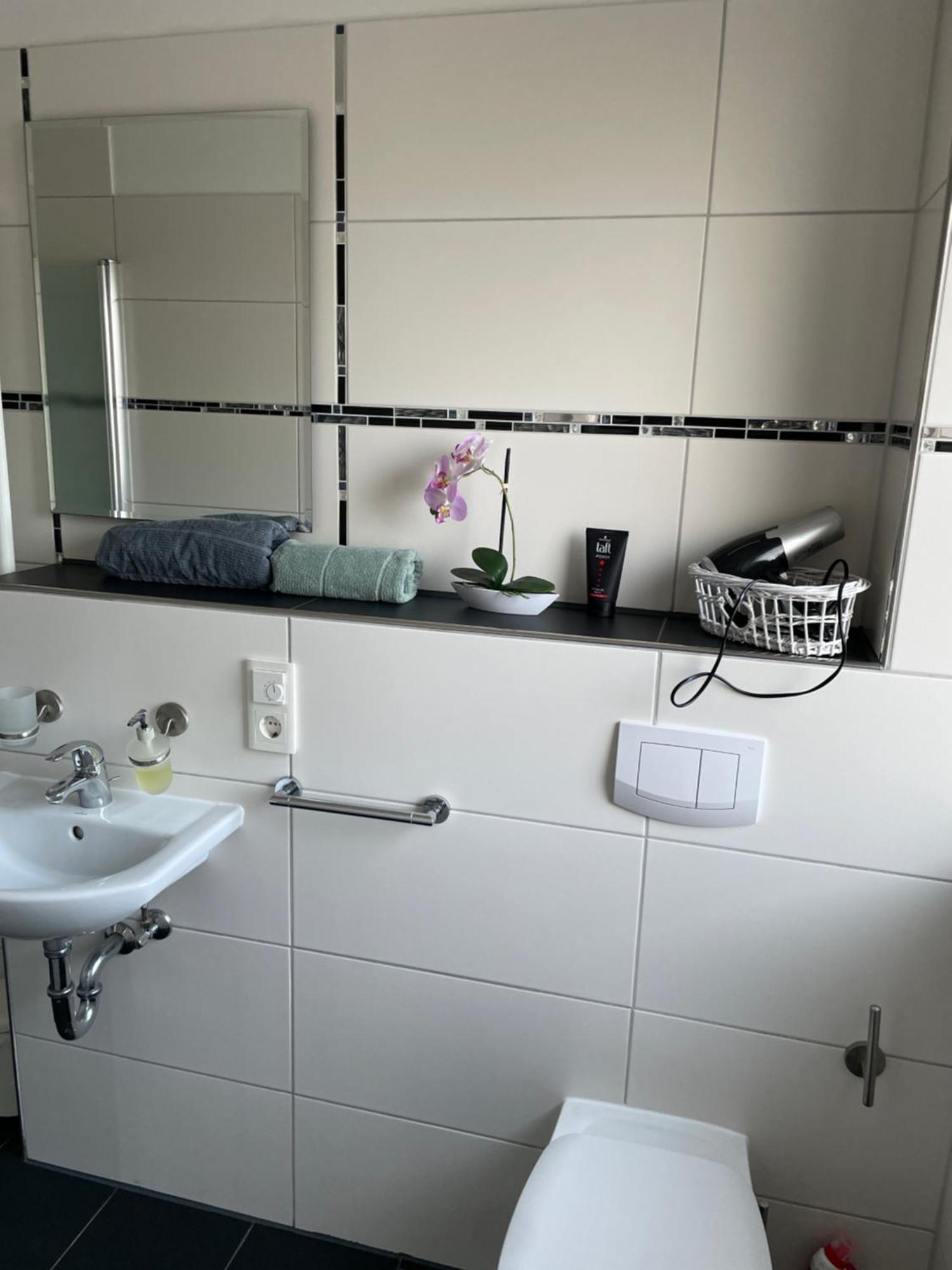 Ferienwohnung Mit Fussbodenheizung Nahe Messe, Gratis Parkplatz Und Abstellplatz E - Bike Hanovre Extérieur photo